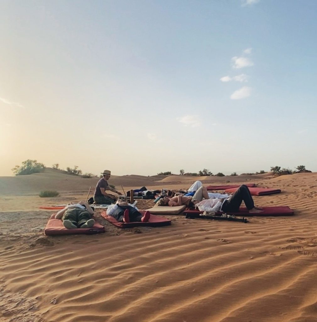 Retraite sonore dans le désert au Maroc – expérience de sonothérapie et immersion vibratoire accompagnée depuis Nantes